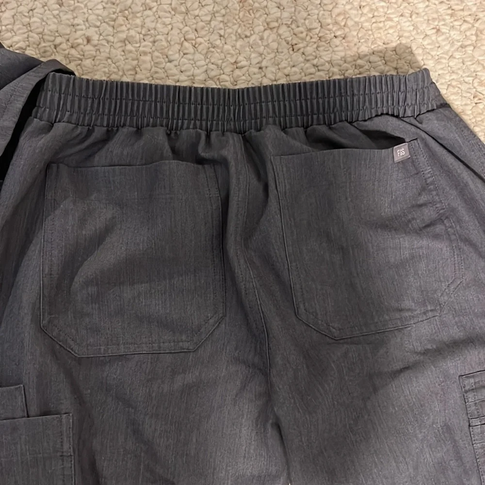 FIGS SCRUBS BUNDLE - Picture 6 of 6
